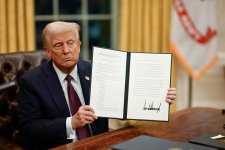 President_Donald_Trump_signing_executive_orders_(01).jpg