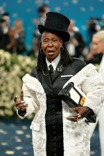 490674004_1099527058884989_3451503519403247  Whoopi Goldberg at 2025 Met Gala.jpg