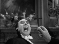 Spanish_Dracula_Repelled_by_Crucifix-5-.jpg
